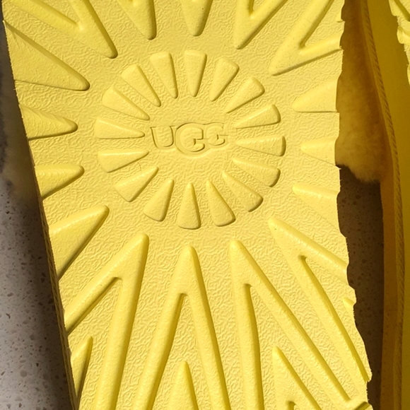 UGG slip on slippers - Picture 10 of 11